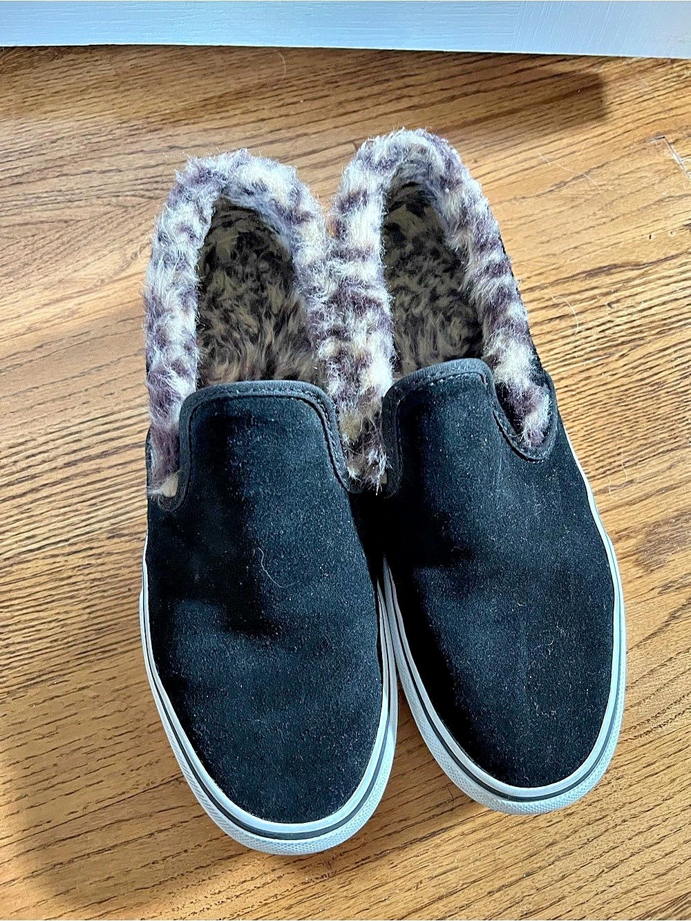 Vans Classic Slip-On P (Faux Fur Leopard Collar) ) Faux Fur Lined Slip-On